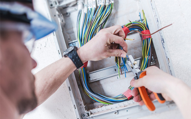 elektroinstallateur